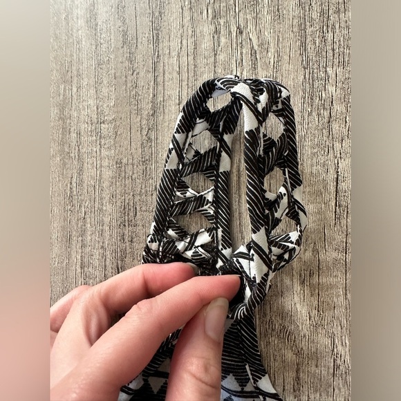 H&M Sheer Black and White Patterned Tank Top Size XS - Picture 2 of 6